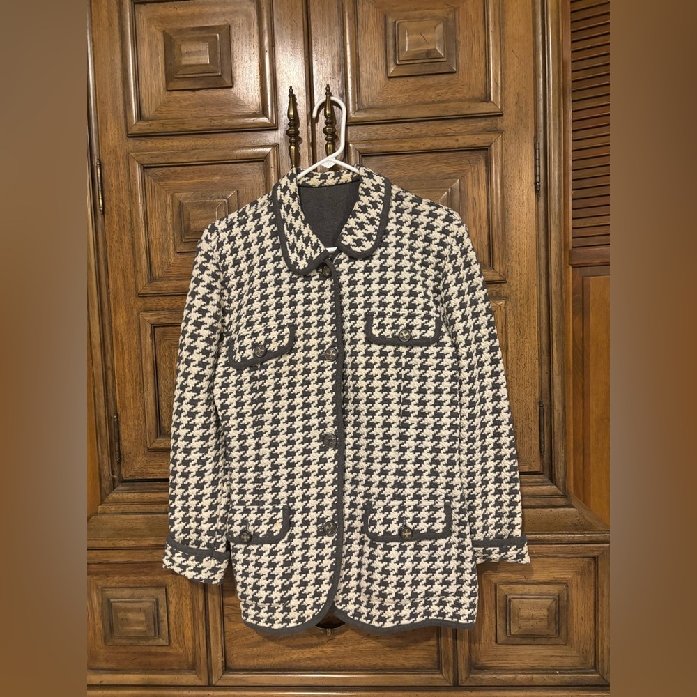 Max Studio Elegant Gray and Cream Jacket